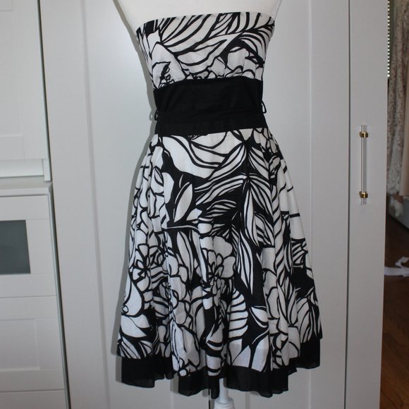 Estam Dresses & Skirts - Estam black and white floral strapless dress